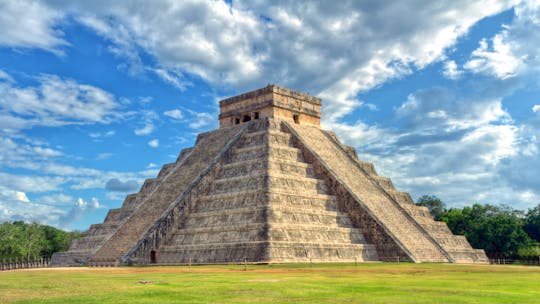 Tour privato per piccoli gruppi di Chichén Itzá con accesso anticipato