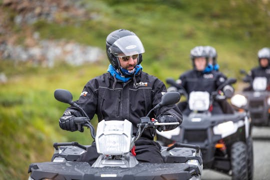 Safari in ATV al sole di mezzanotte alle scogliere di Capo Nord