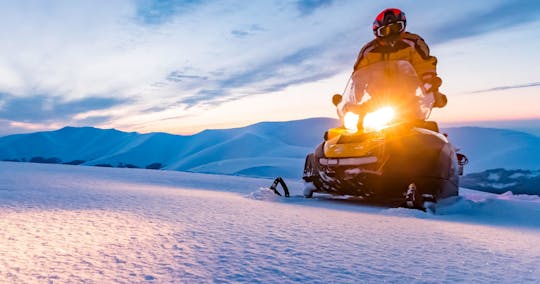 Safari em motos de neve em North Cape