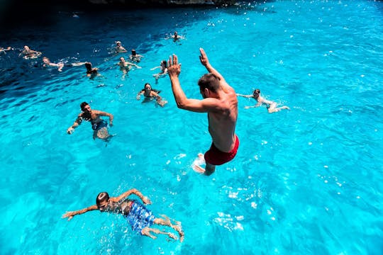 Fête et détente sur un bateau à Zante