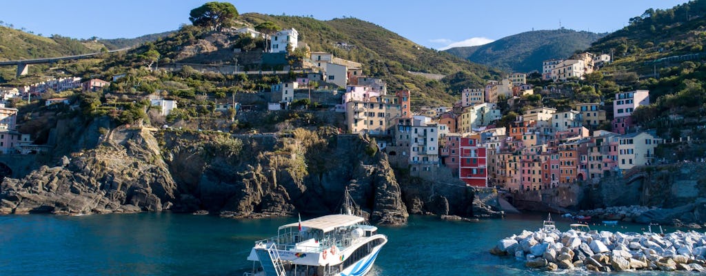 Passeio de barco guiado por Riomaggiore, Monterosso e Vernazza