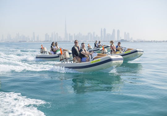 Excursion en bateau de 90 minutes l'après-midi le long de la côte de Dubaï