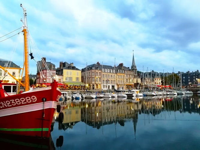 Private walking tour of Honfleur with a local guide