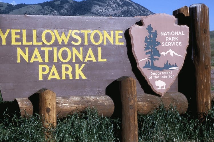 Yellowstone national park self-driving audio tour