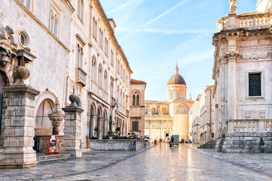 Przebudzenie Dubrownika i pierwsza poranna prywatna wycieczka po kawie?