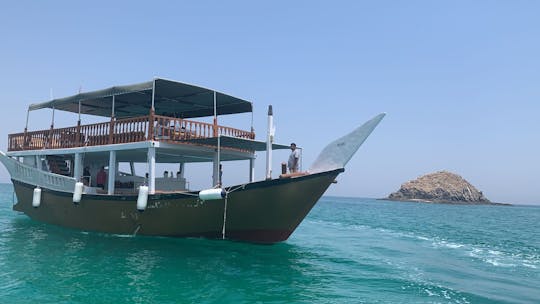 Dhow-cruise van een hele dag met snorkelen in Fujairah Dibba vanuit Sharjah