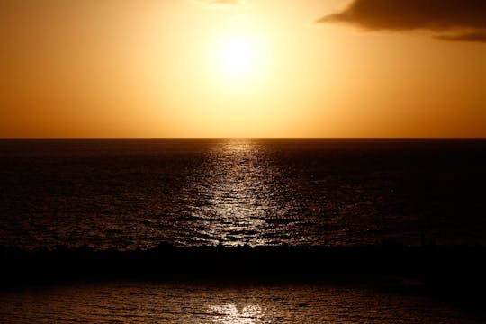Tour en catamarán de 2 horas por Madeira al atardecer