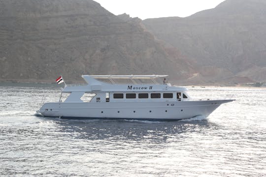 Diversão submarina e mergulho com snorkel em Dahab saindo de Sharm