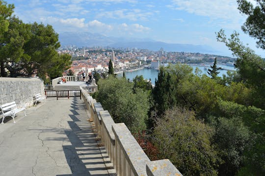 Aventura ao ar livre na colina Marjan em Split