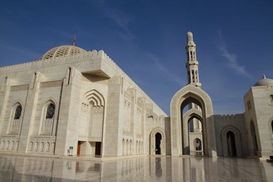 Historical Bahrain tour with lunch