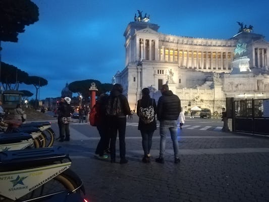 Tour nocturno en bicicleta eléctrica por Roma con opción de pizza