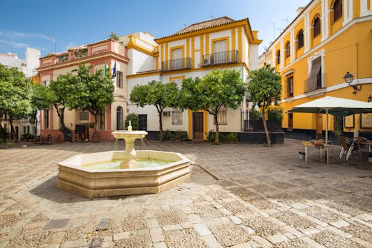 Romantic walking tour of Santa Cruz in Seville