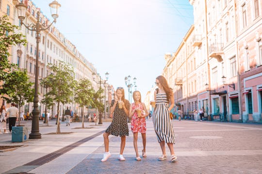 Family private walking tour in Saint Petersburg