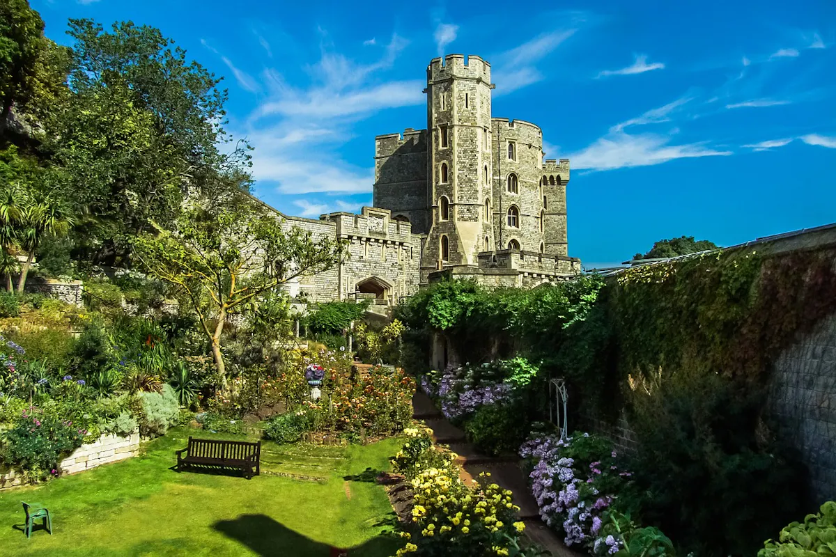 Windsor Castle, Stonehenge and Bath Tour with Lunch