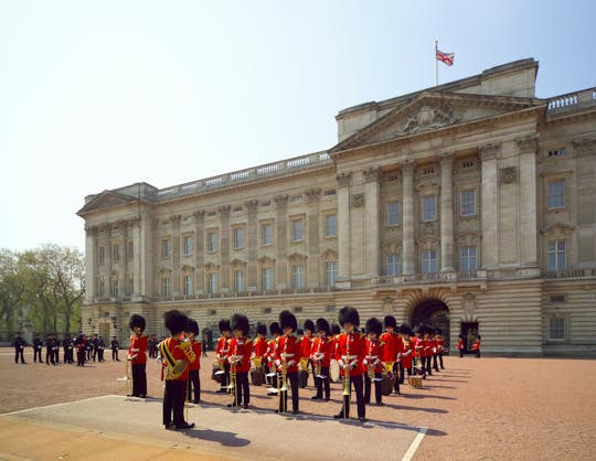 Full-day London with Changing of the Guard and Thames River Cruise