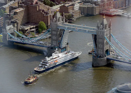 Open Top Vintage Bus Tour and River Thames Cruise