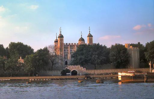 Open Top Vintage Bus Tour and River Thames Cruise