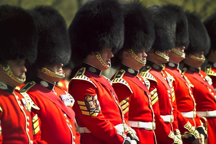 Full-day London with Changing of the Guard, Thames River Cruise and London Eye