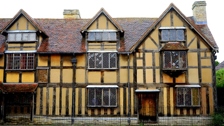 Shakespeare's Stratford, Warwick Castle, Oxford and the Cotswolds Tour