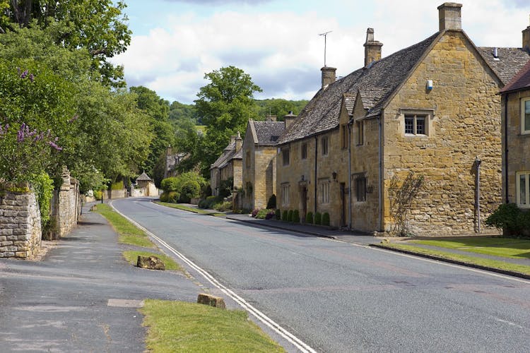 Cotswolds Village Tour with Lunch