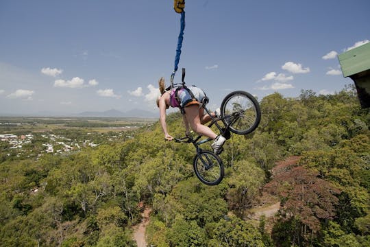 Skypark Cairns autorstwa AJ Hacketta - BMXtreme Bungy Jump