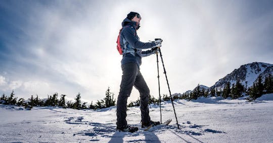 Beginners snowshoeing adventure in Anchorage