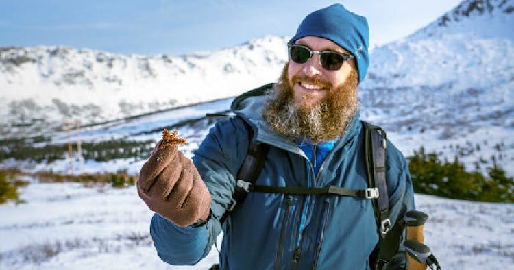 Beginners snowshoeing adventure in Anchorage