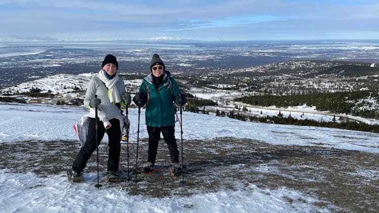 Beginners snowshoeing adventure in Anchorage