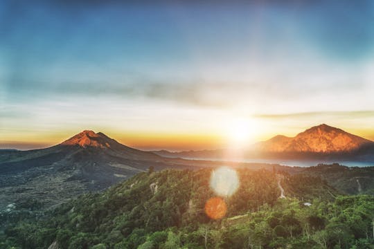 Mount Batur Sonnenaufgangswanderung und Bali Swing Tour
