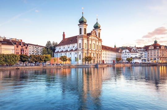 2-hour walking guided tour in Lucerne