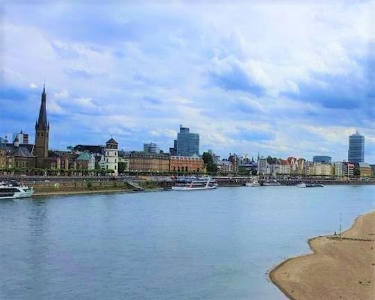 Avontuurlijke rally in de oude binnenstad van Düsseldorf "Kunstdiefstal"