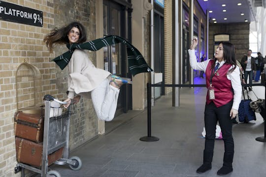Tour a piedi autoguidato a tema Harry Potter di Londra su un'app mobile