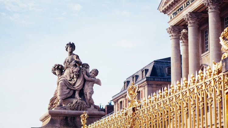 Versailles Palace and Gardens tickets with audio tour on mobile app