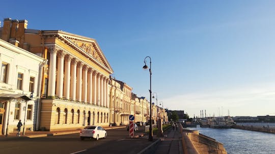 Tour a piedi con audioguida di San Pietroburgo: dall'Ammiragliato a New Holland