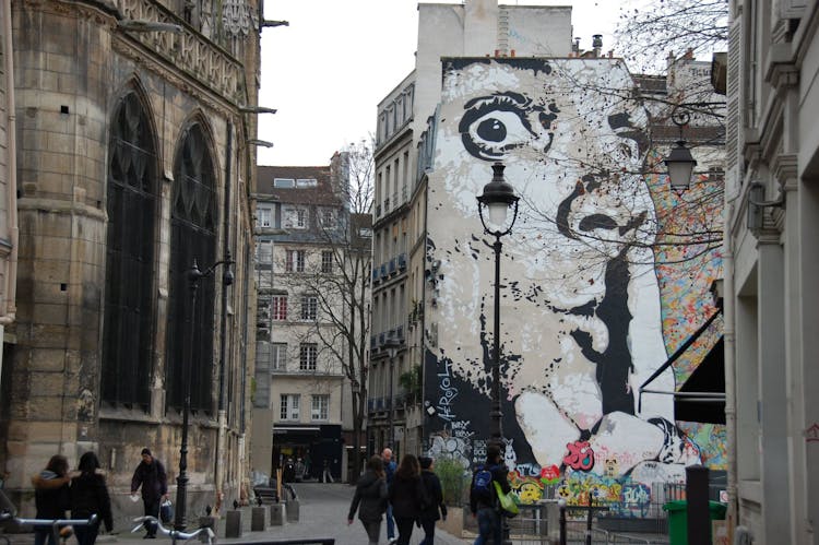 Trendy Marais: street art and food walking & audio tour