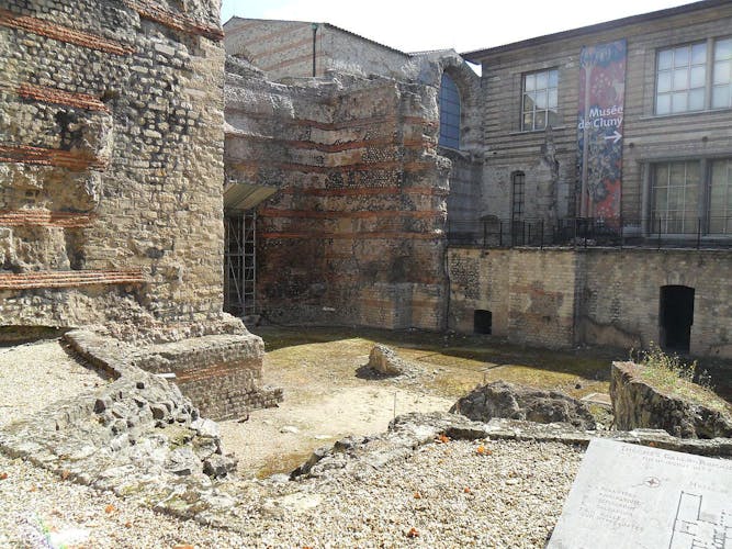 Latin Quarter : Roman ruins & Gothic churches walking audio tour