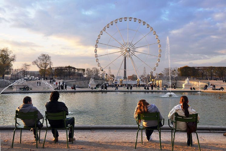 Discovering Paris: Walking audio tour along the Seine river