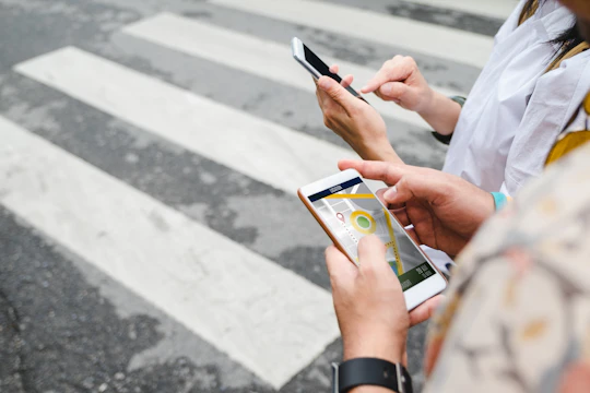 Self guided tour with interactive city game of Avignon