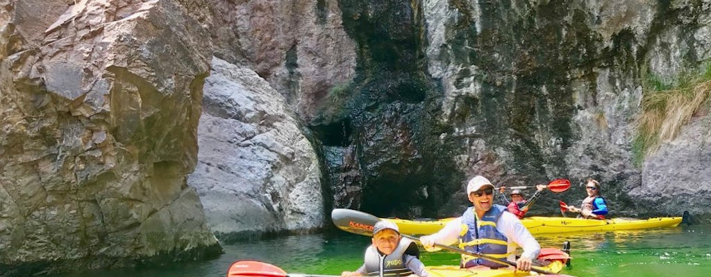 Tour guiado en kayak por la cueva Esmeralda