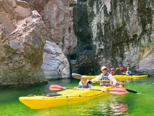 Excursão guiada de caiaque em Emerald Cave