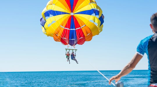 Aventura en parasailing en tándem en Cayo Largo