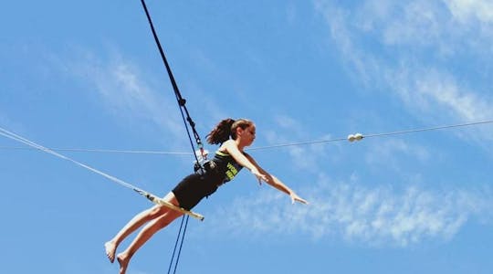 Classe di trapezio volante nel fine settimana a Orange County