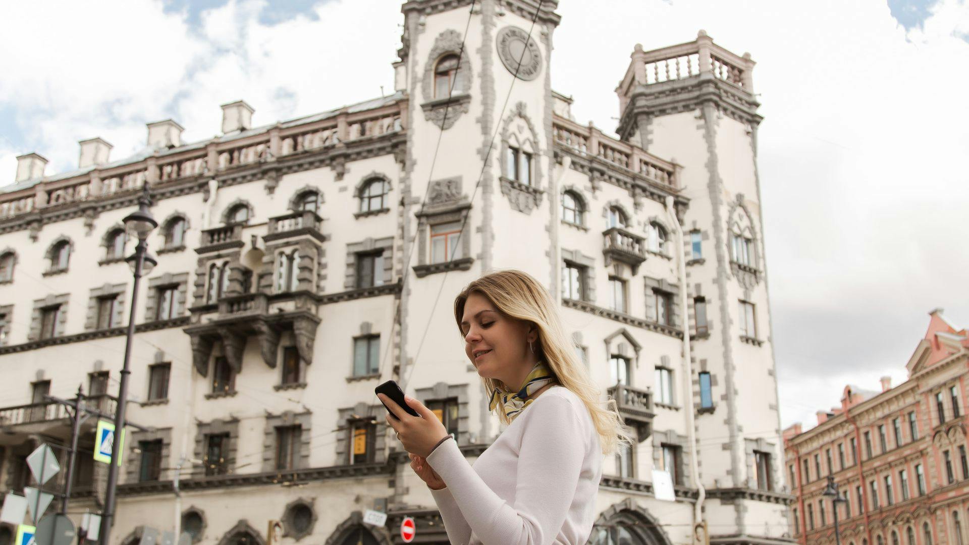 Audio tour of facades and courtyards of Petrogradsky Island in St. Petersburg