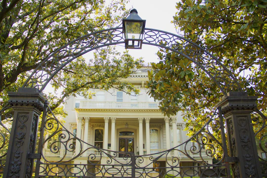 Garden District secrets and scandals small group tour