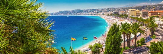 Family walking tour in Nice