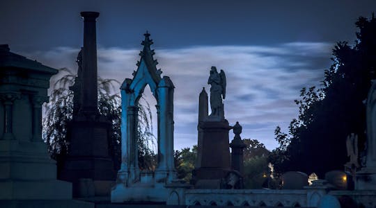 Excursão ao cemitério e ao assassino em série na Filadélfia