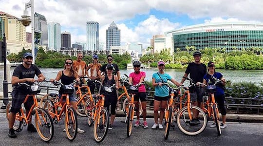 La città di Tampa Bay mette in evidenza il tour in bicicletta