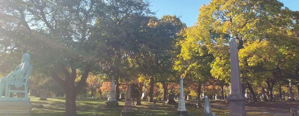 Passeio a pé pelo cemitério Rosehill em Chicago