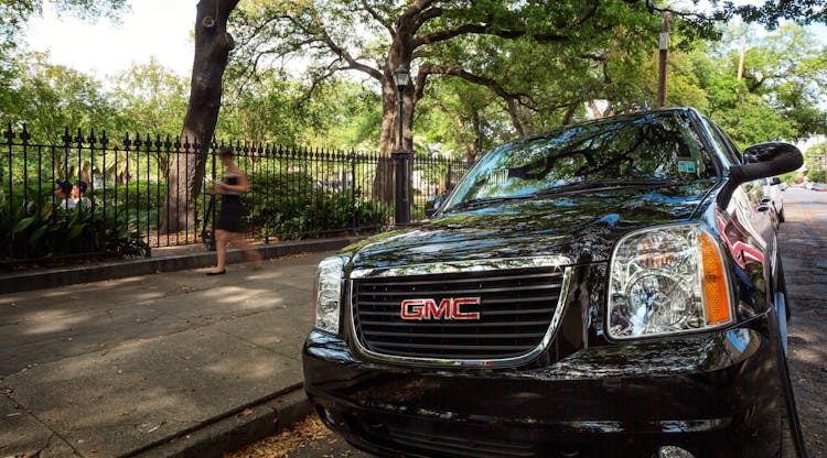 New Orleans 3-hour private tour by SUV for 3 people