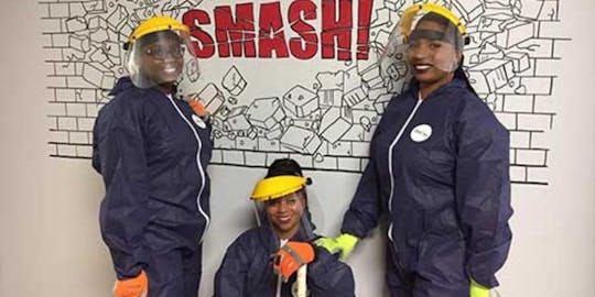 Three Musketeers smash room experience voor 3 in Ottawa